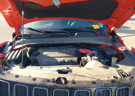 2019 Jeep Compass Trailhawk 4X4 z USA, uszkodzony, nr VIN 3C4NJDDB9KT780589